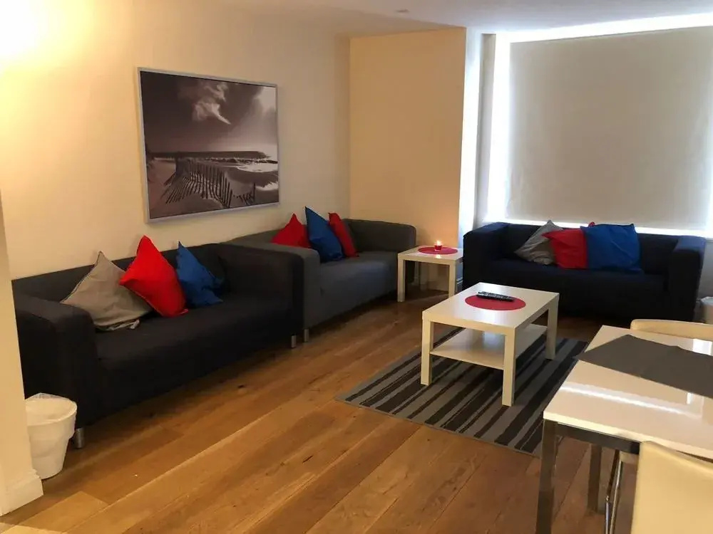 Seymour Street Apartment