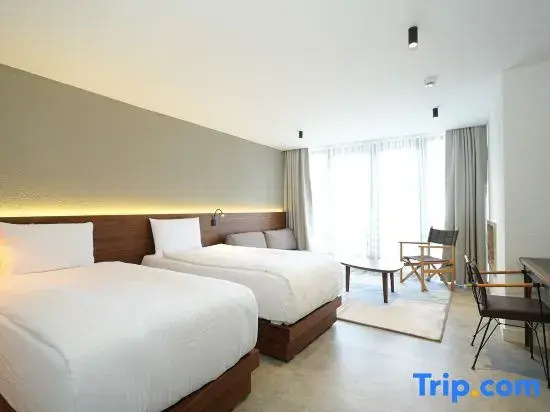Deluxe Double room with balcony (twin beds)