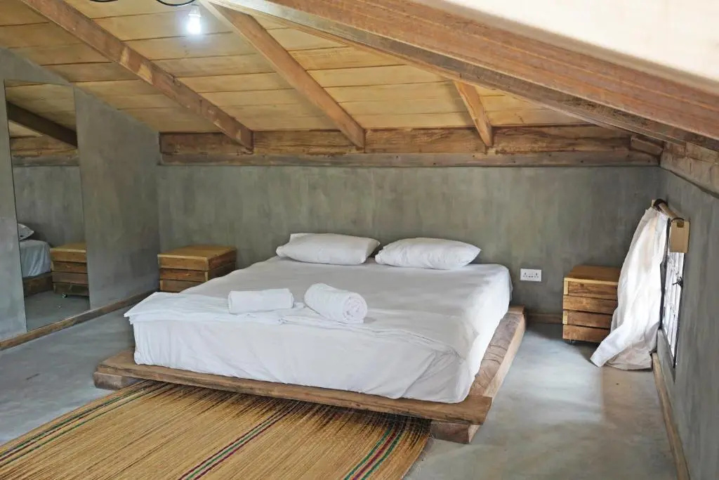 Deluxe Double room (full double bed)