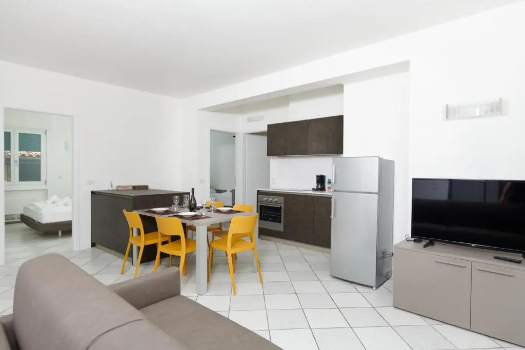 2 Bedrooms Apartment
