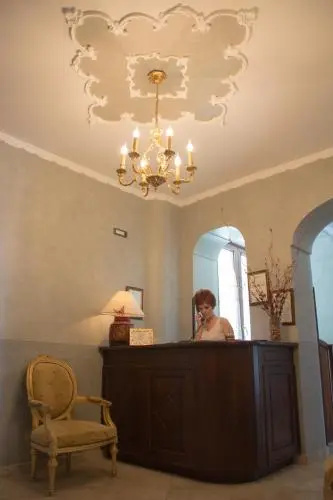 Lobby & Reception