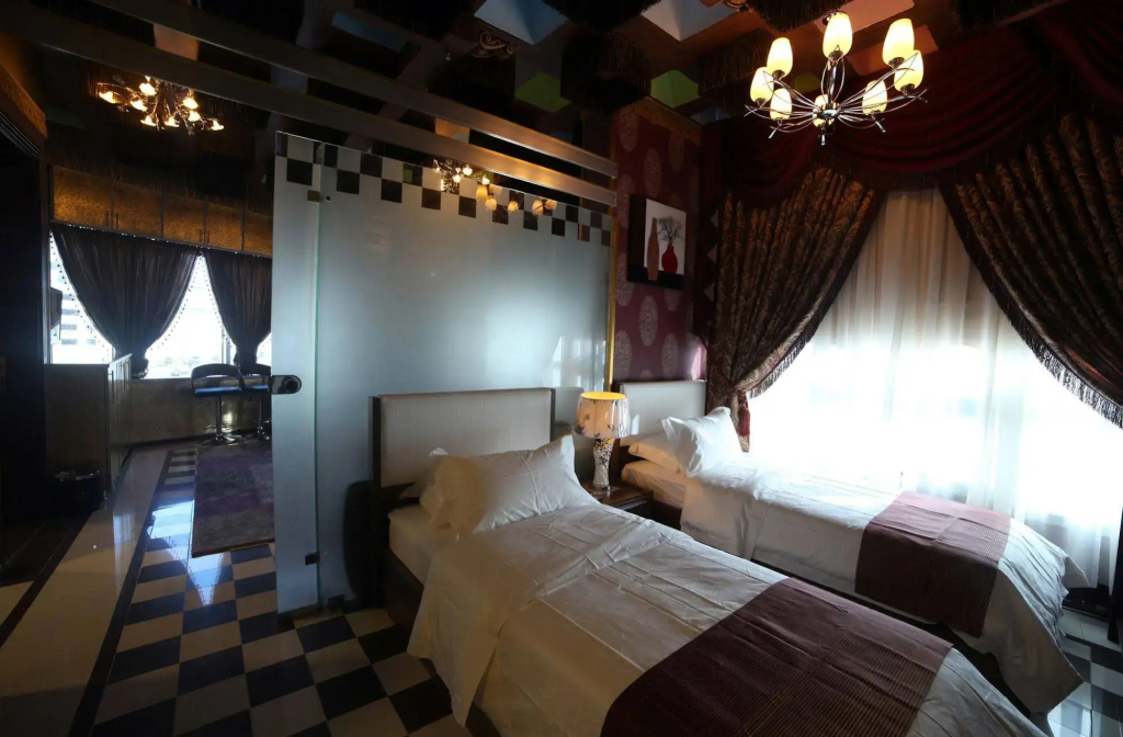 Roomi Suites Hotel - фото 36