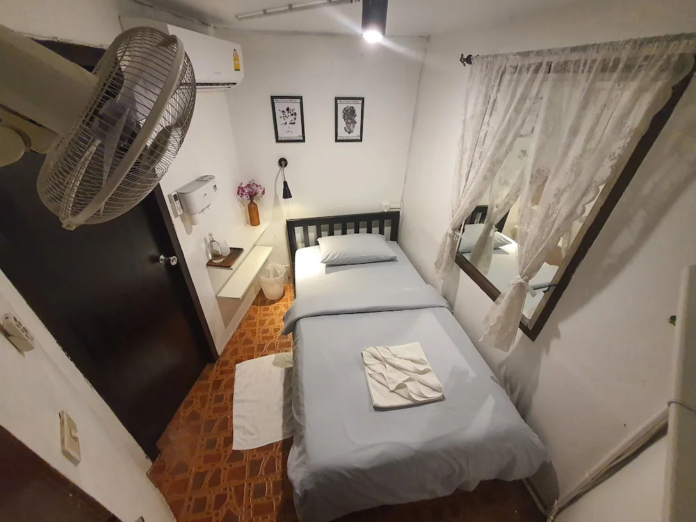 Economy Single room (single bed)