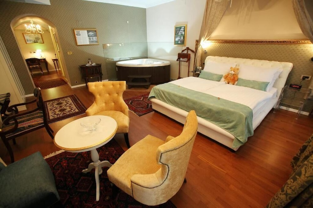 Superior Suite with city view