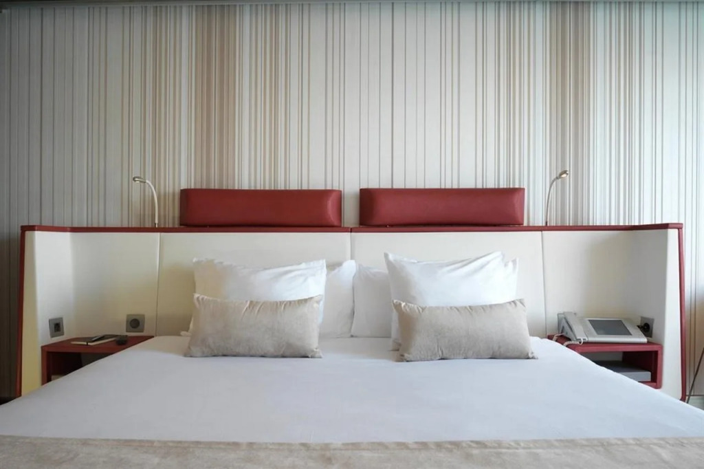 Sunborn Gibraltar Yacht Hotel Resort — фото 2