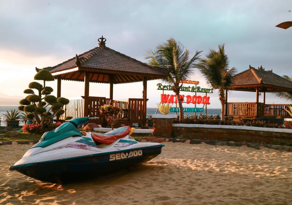 Beach & Waterfront