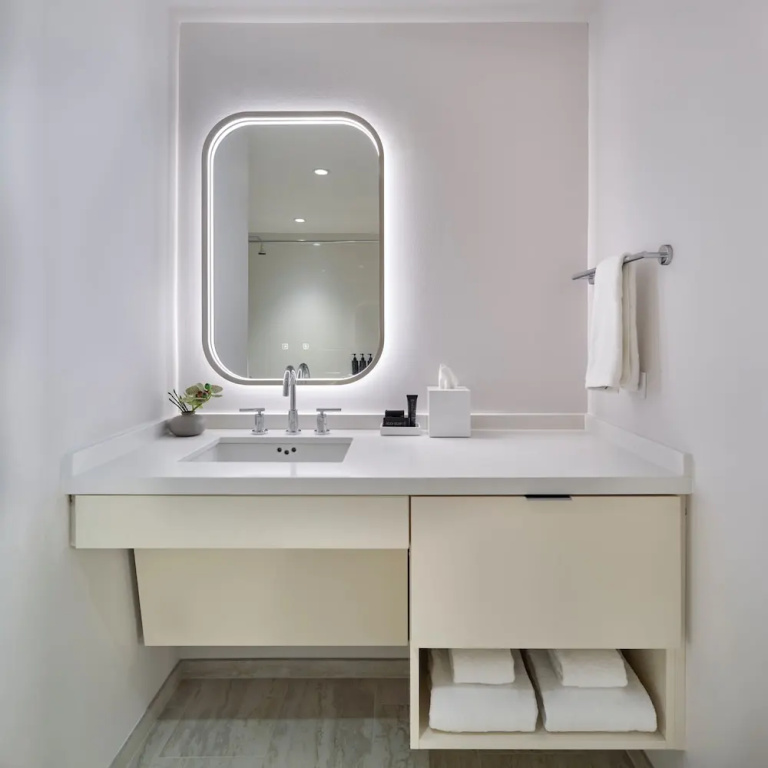 1 Bedroom Suite with balcony