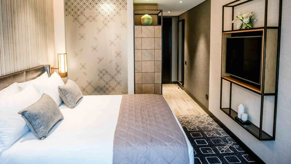 Premium Double room with city view (full double bed)
