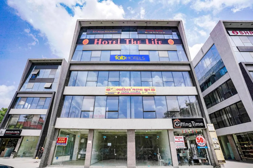 Fabhotel The Life
