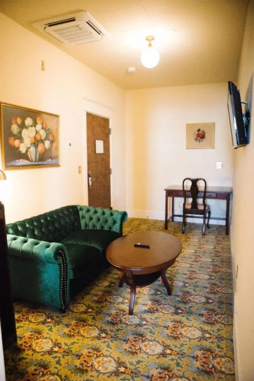Double Suite (full double bed)