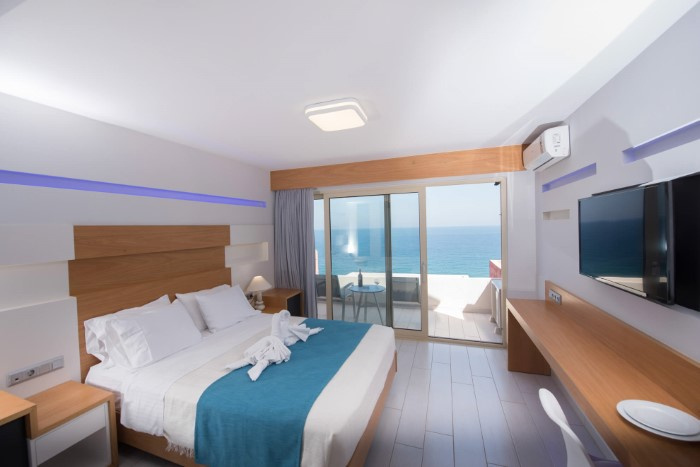 Superior Double room with sea view (full double bed)
