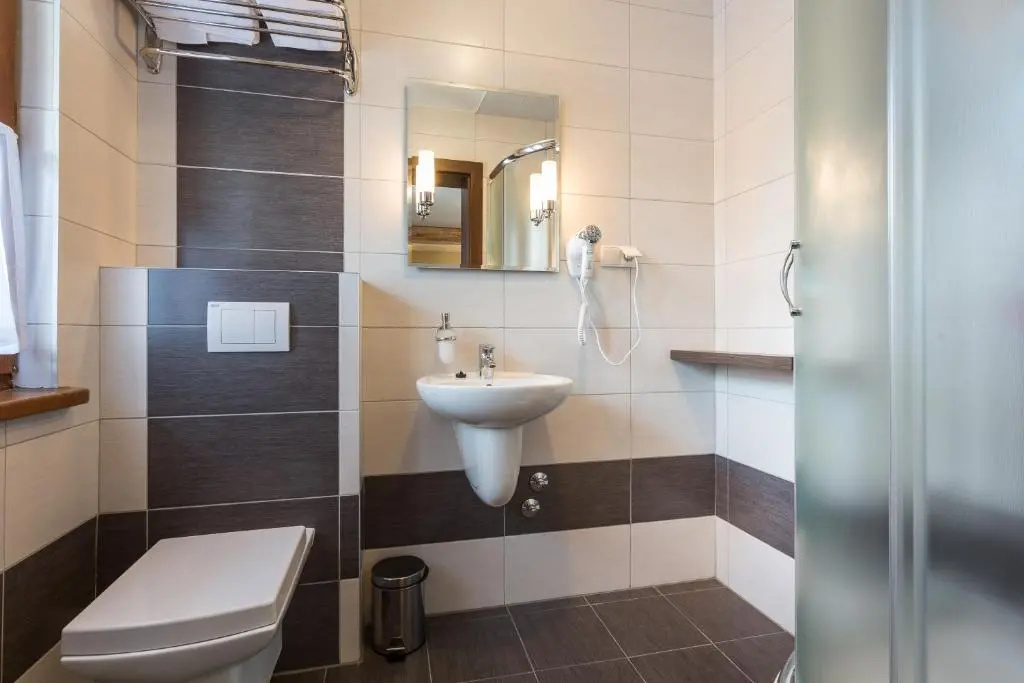 Deluxe Double room (full double bed)