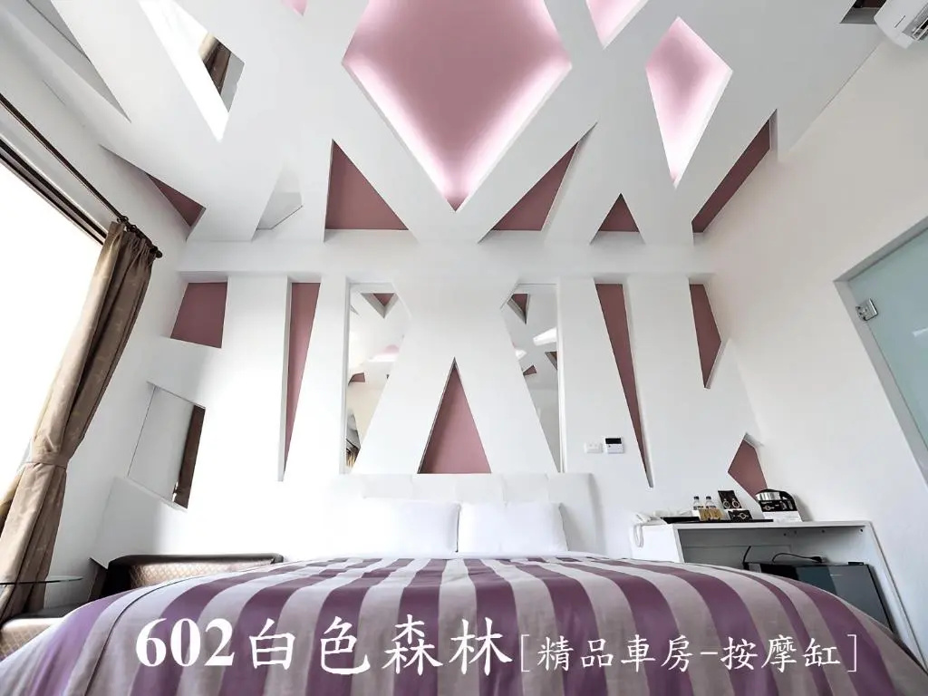 Deluxe Double room (full double bed)