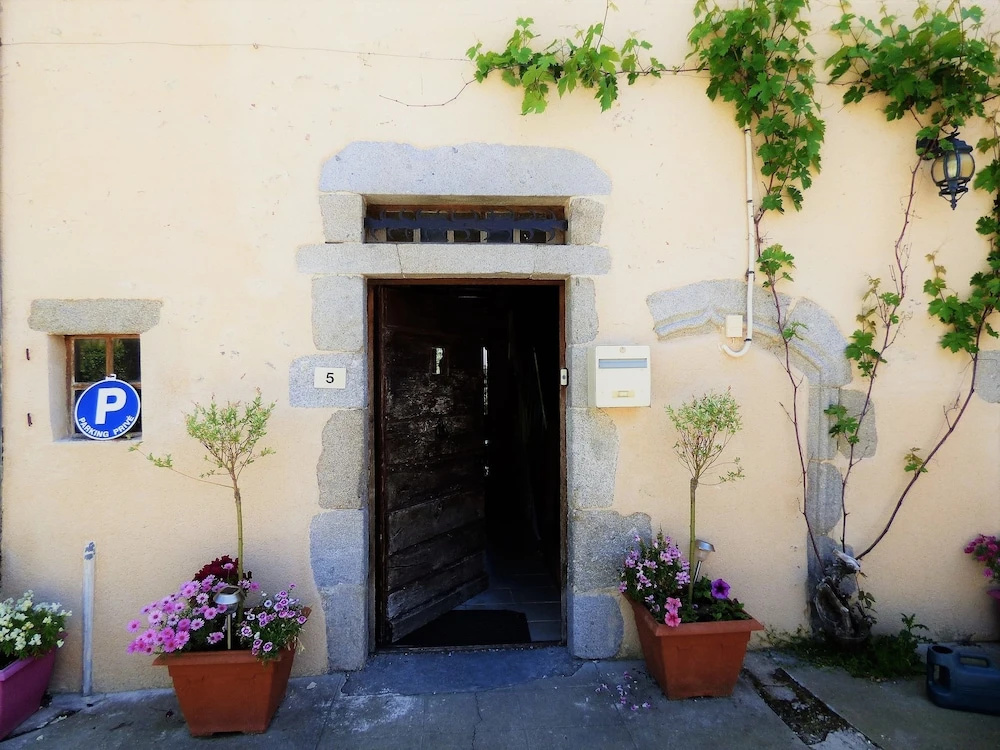 Voir la photo 1 — L'Ancien Presbytère