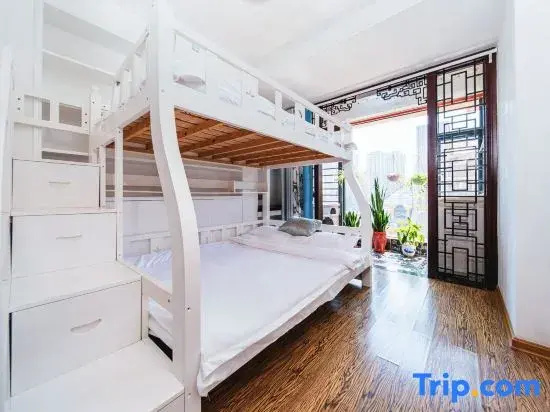 Suite with city view