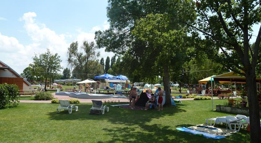 Aqua Camp Mobilhazak - Thermal Kemping Tiszakecske