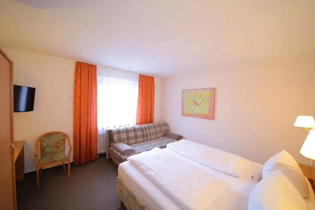 Standard Triple room