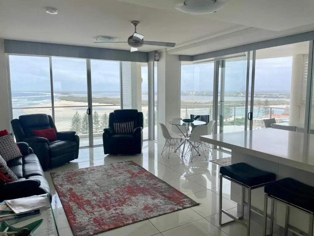 2 Bedrooms Apartment with ocean view