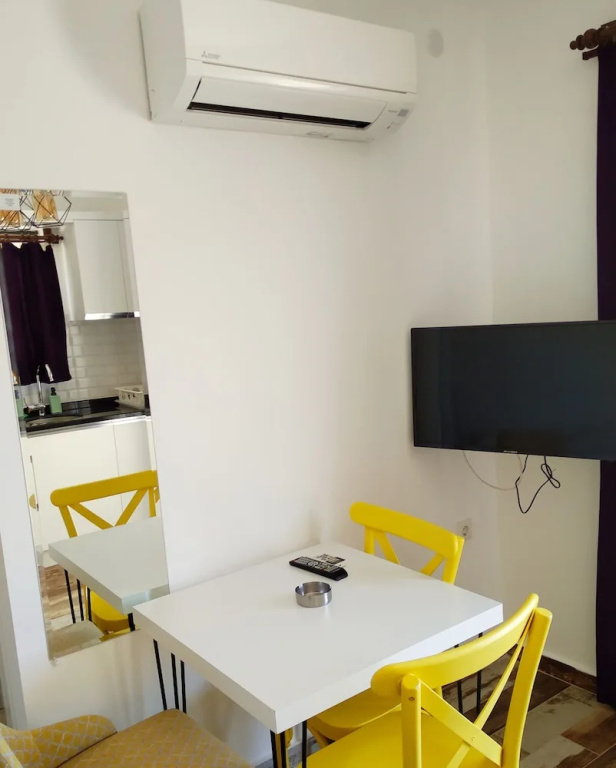 Economy Double Studio with partial sea view (full double bed)