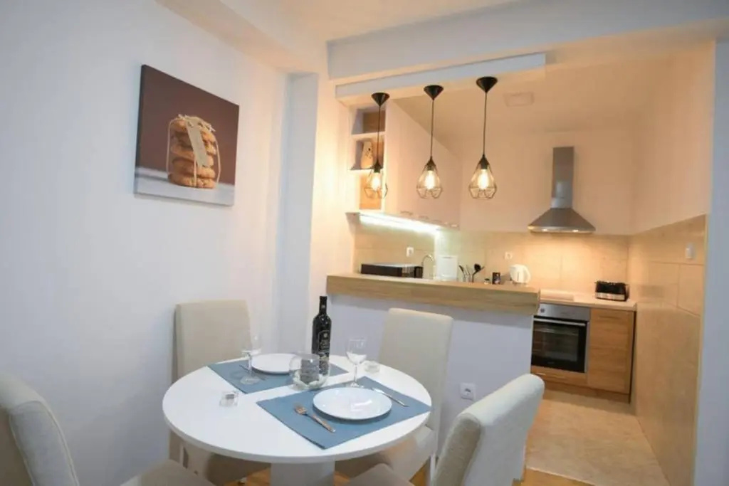 Sunny Apartment 18