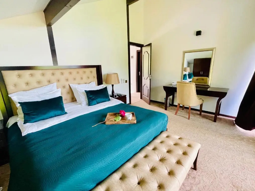 4 Bedrooms Cottage