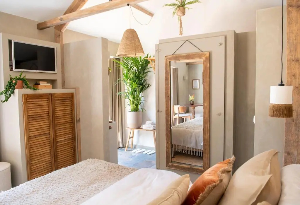 Superior Double room (full double bed)