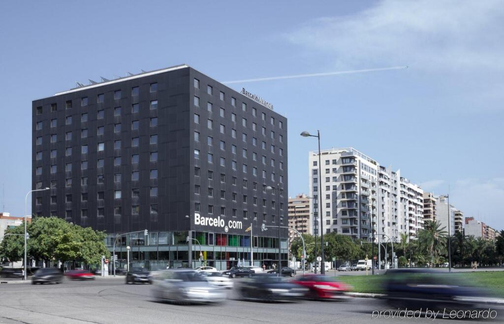Город мелия в испании. Real palace of valencia. Отель валенсия. Valencia hotel. Отель валенсия.