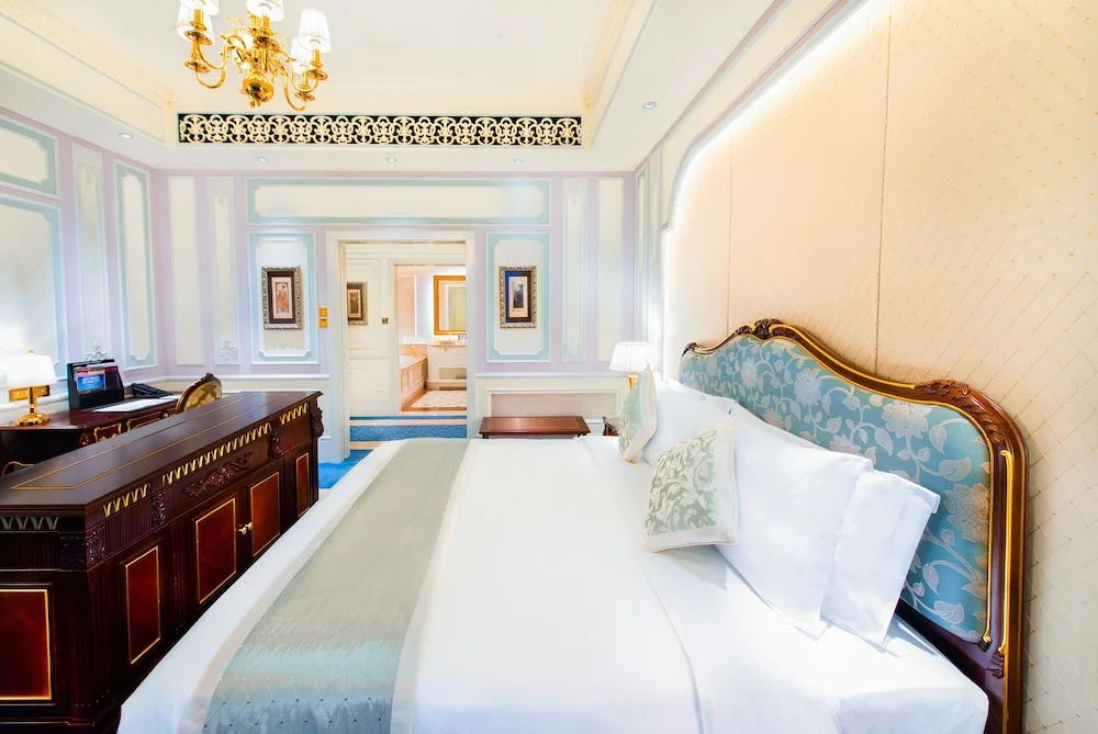 1 Bedroom Suite with balcony and with city view