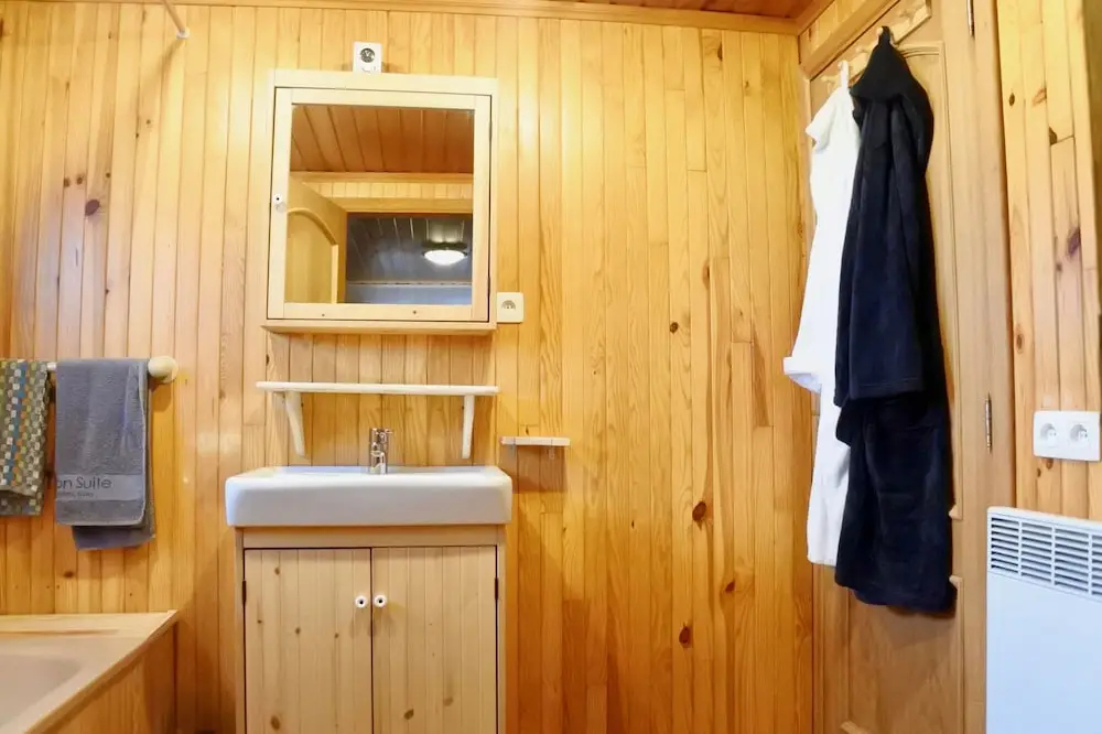 The Holiday Chalet Getaway in a Private Estate, Pets Allowed - фото 6