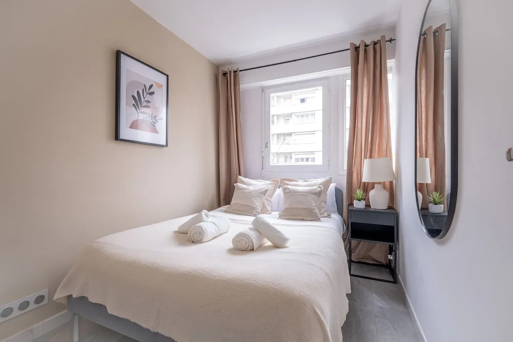 Voir la photo 1 — Appartement Charmant à Levallois