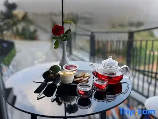 Lyn S Hotel
