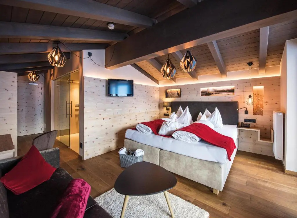 Deluxe Double room with balcony (full double bed)