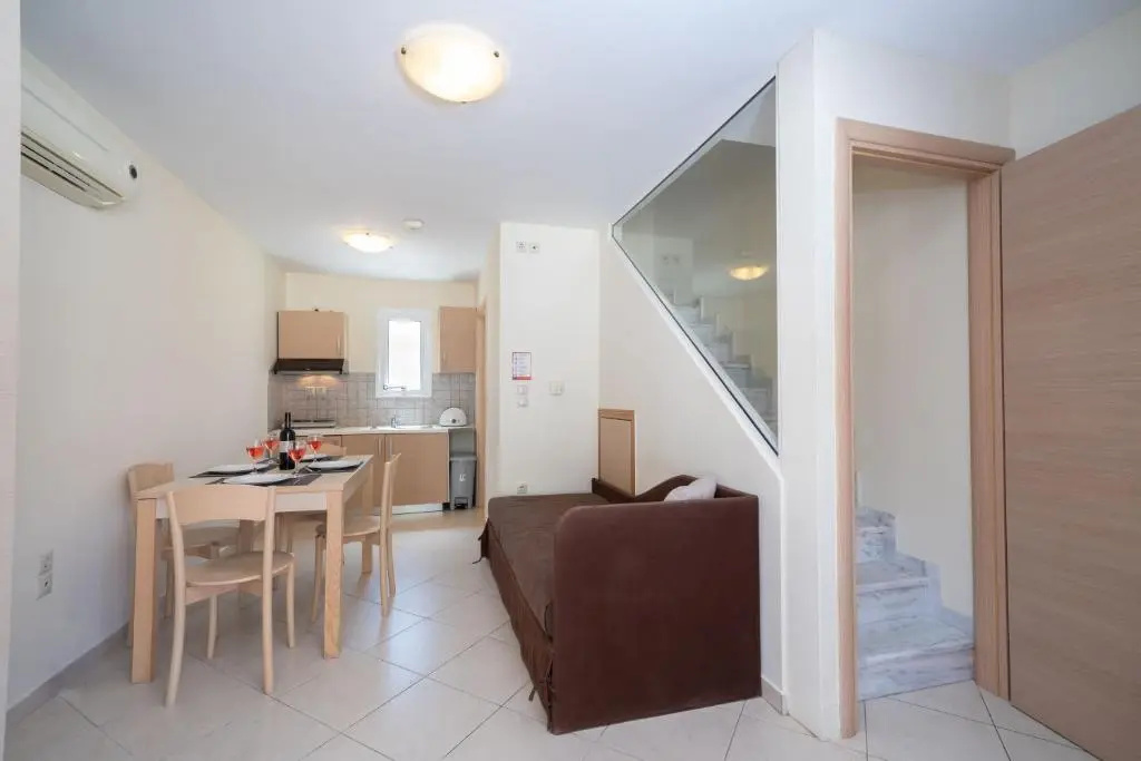 Makris Yialos Apartments, ,