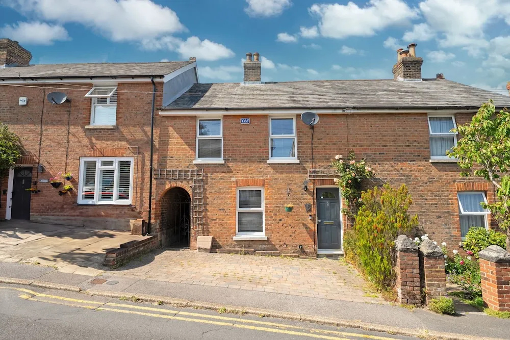 House Sleeps 5 With Garden and Parking