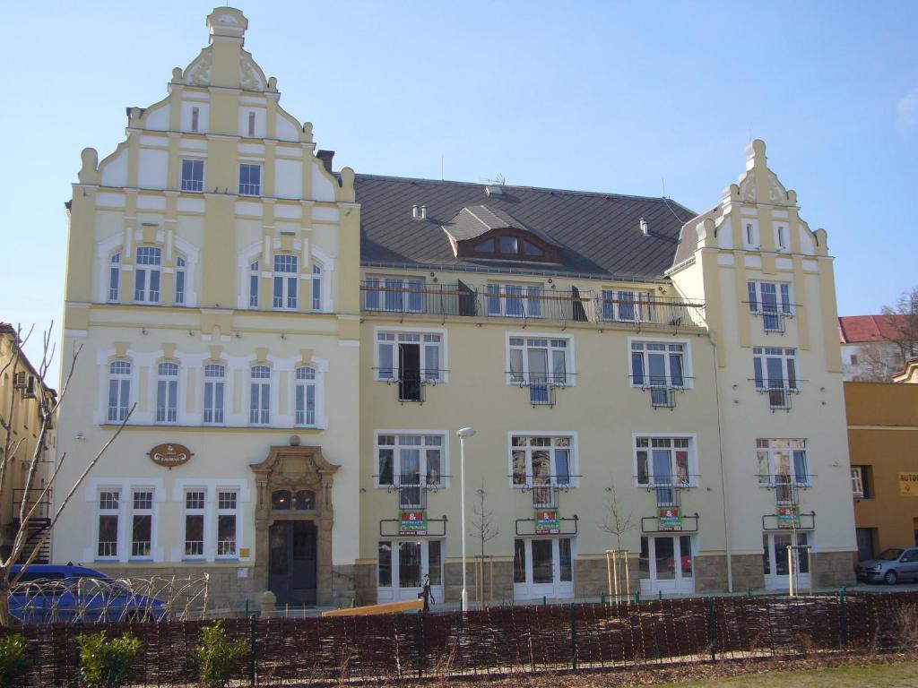 Czech Switzerland Castle Apartments image