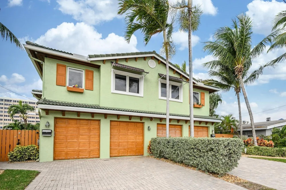 4331 W Tradewinds Ave Duplex Unit A 3 Bedrooms 2.5 Bathrooms Duplex