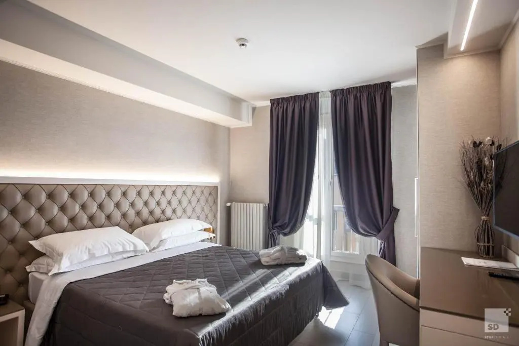 Deluxe Double room (full double bed)