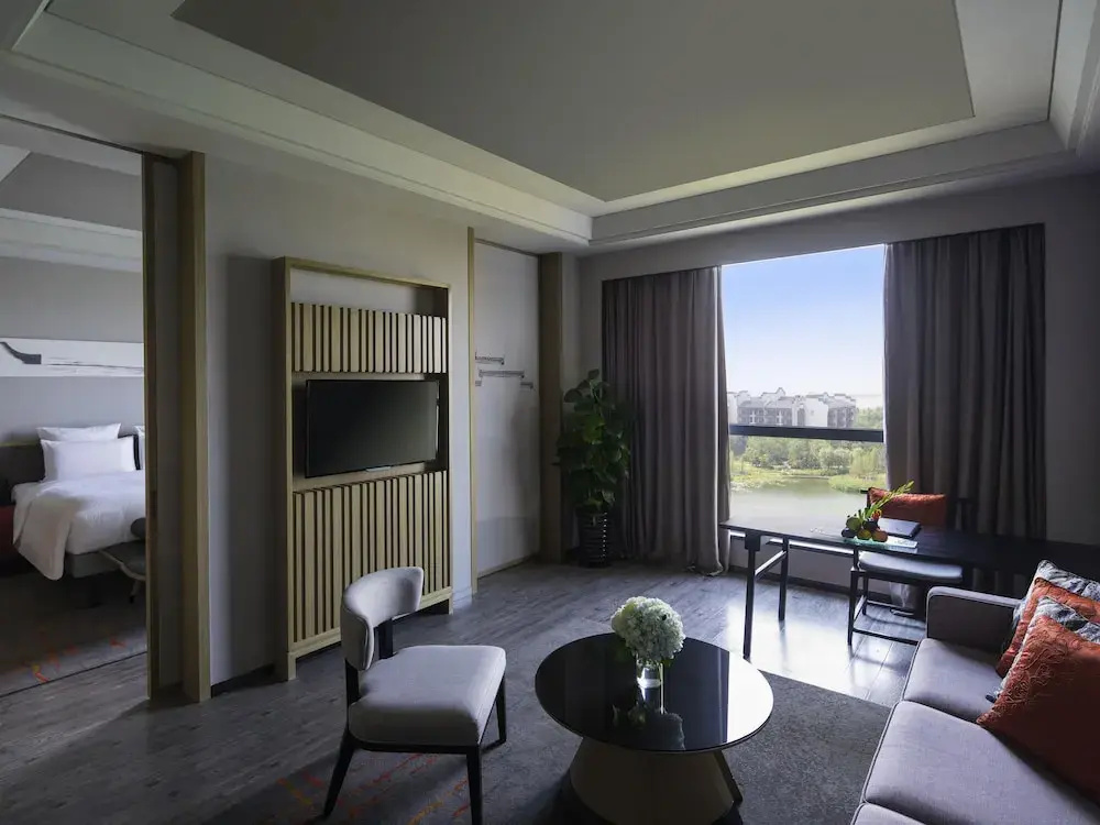 Superior Double Club Suite (full double bed)