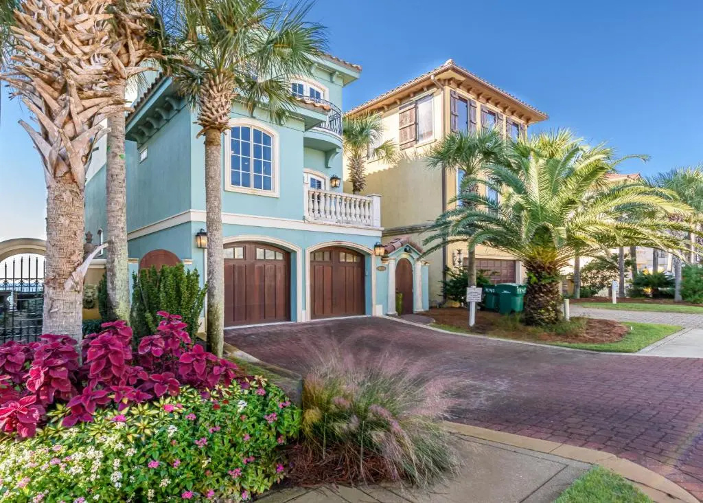 5 Bedrooms Cottage