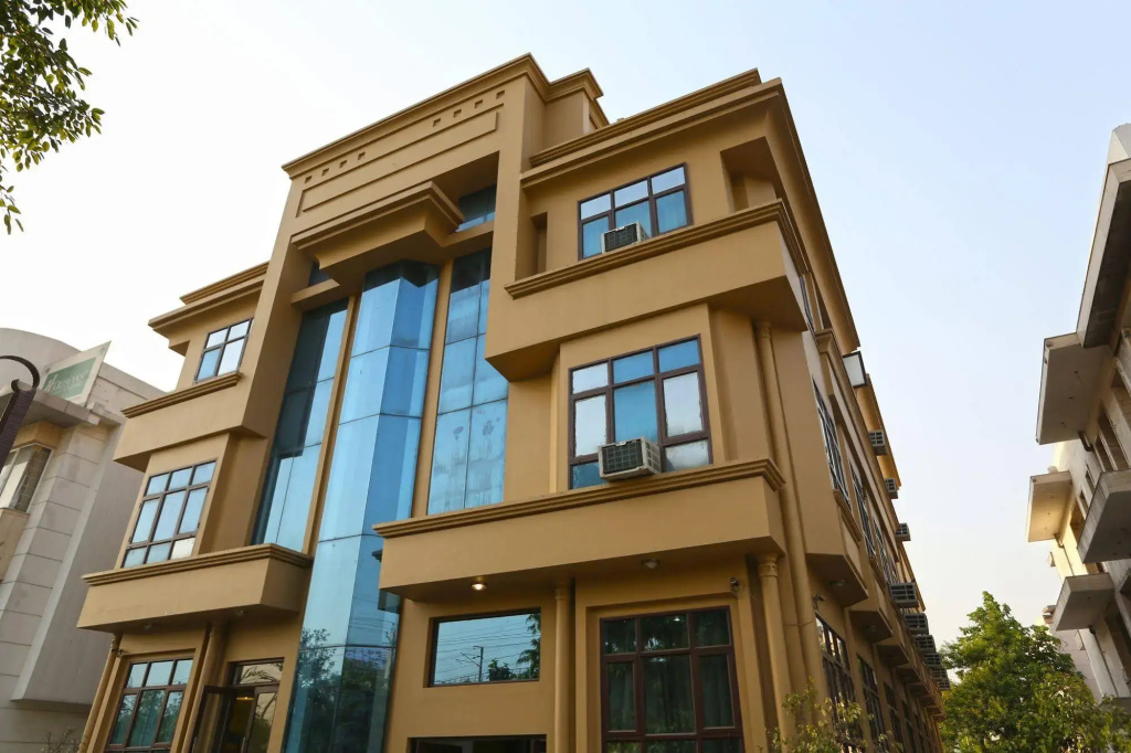 OYO Flagship 525 MG Road Metro Station