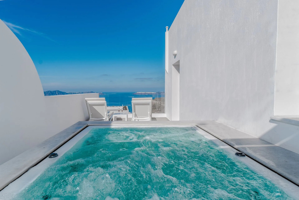 Suite with mountain view