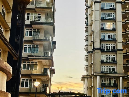 Kuching City Center Riverine Apartment With Balcony & City Views in Kuching