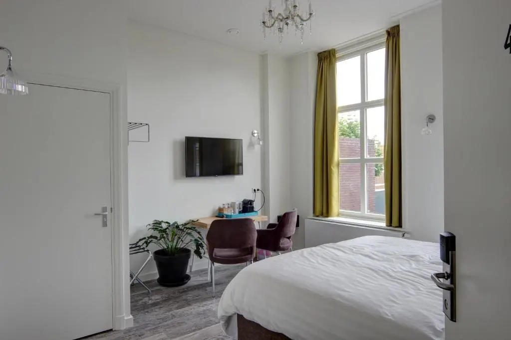 Deluxe Double room with balcony (full double bed)