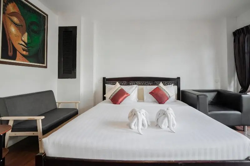 Семейный номер Standard с балконом в Club Bamboo Boutique Patong Beach Resort