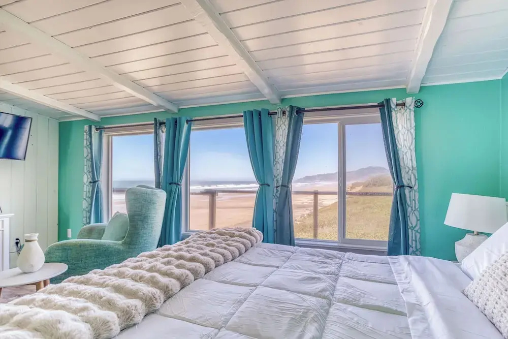 Standard Double room with partial ocean view (full double bed)