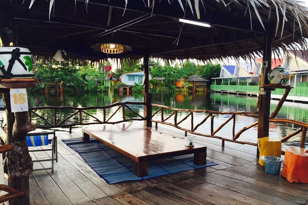 Ban Ruen Mai Ngam