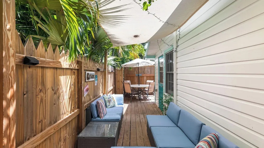 The Grinnell Cottage by Avantstay Shared Pool + Backyard Lounge Charming Cottage Steps to Waterfront Dining