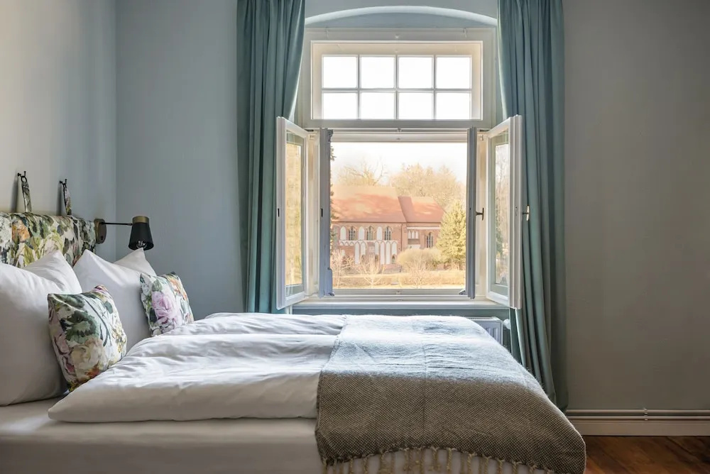 Superior Double room with garden view (full double bed)