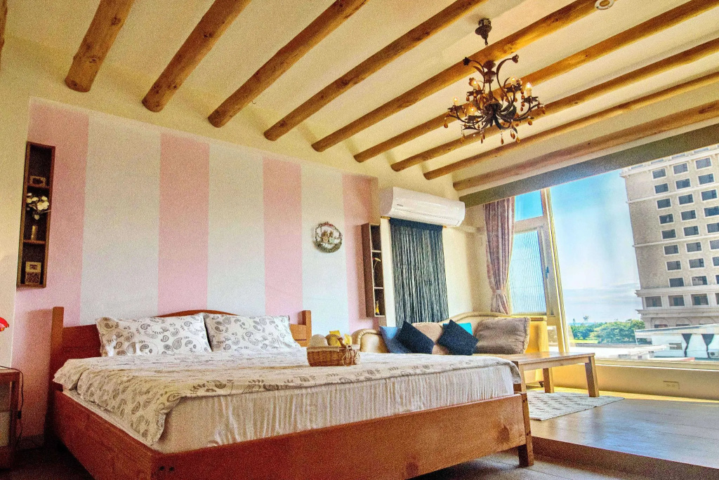 Deluxe Double room (full double bed)