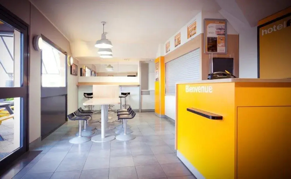 Lobby & Reception
